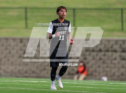 Thumbnail 1 in West Mesquite vs. Highland Park (UIL 5A D2 Regional Semifinal Playoff) photogallery.
