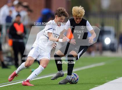 Thumbnail 1 in West Mesquite vs. Highland Park (UIL 5A D2 Regional Semifinal Playoff) photogallery.