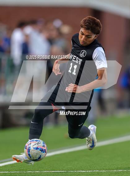 Thumbnail 3 in West Mesquite vs. Highland Park (UIL 5A D2 Regional Semifinal Playoff) photogallery.