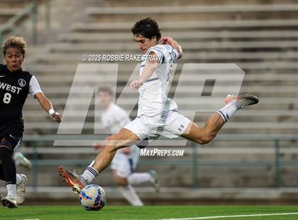 Thumbnail 1 in West Mesquite vs. Highland Park (UIL 5A D2 Regional Semifinal Playoff) photogallery.