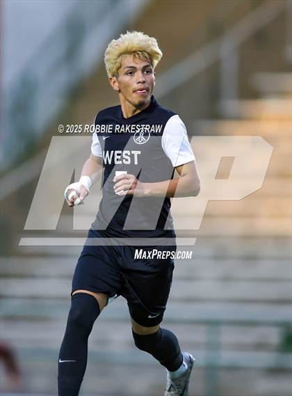 Thumbnail 3 in West Mesquite vs. Highland Park (UIL 5A D2 Regional Semifinal Playoff) photogallery.