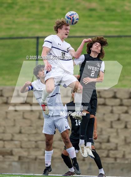 Thumbnail 2 in West Mesquite vs. Highland Park (UIL 5A D2 Regional Semifinal Playoff) photogallery.