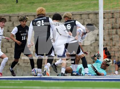 Thumbnail 2 in West Mesquite vs. Highland Park (UIL 5A D2 Regional Semifinal Playoff) photogallery.