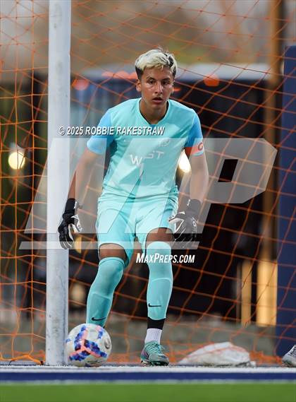 Thumbnail 1 in West Mesquite vs. Highland Park (UIL 5A D2 Regional Semifinal Playoff) photogallery.