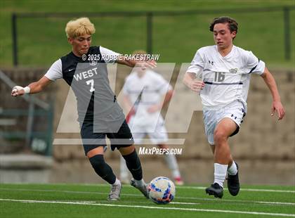 Thumbnail 2 in West Mesquite vs. Highland Park (UIL 5A D2 Regional Semifinal Playoff) photogallery.