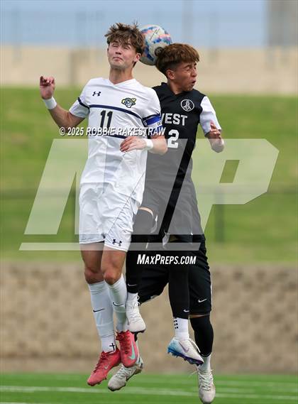Thumbnail 1 in West Mesquite vs. Highland Park (UIL 5A D2 Regional Semifinal Playoff) photogallery.
