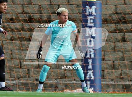 Thumbnail 1 in West Mesquite vs. Highland Park (UIL 5A D2 Regional Semifinal Playoff) photogallery.