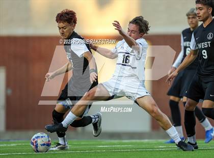 Thumbnail 2 in West Mesquite vs. Highland Park (UIL 5A D2 Regional Semifinal Playoff) photogallery.
