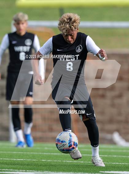 Thumbnail 1 in West Mesquite vs. Highland Park (UIL 5A D2 Regional Semifinal Playoff) photogallery.