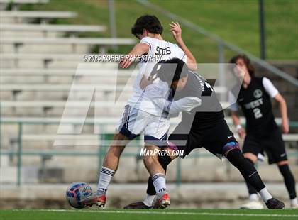 Thumbnail 1 in West Mesquite vs. Highland Park (UIL 5A D2 Regional Semifinal Playoff) photogallery.
