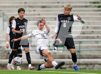 Thumbnail 2 in West Mesquite vs. Highland Park (UIL 5A D2 Regional Semifinal Playoff) photogallery.