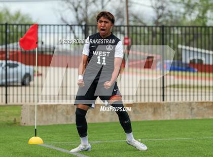 Thumbnail 3 in West Mesquite vs. Highland Park (UIL 5A D2 Regional Semifinal Playoff) photogallery.