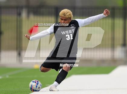 Thumbnail 3 in West Mesquite vs. Highland Park (UIL 5A D2 Regional Semifinal Playoff) photogallery.