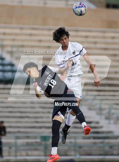 Thumbnail 1 in West Mesquite vs. Highland Park (UIL 5A D2 Regional Semifinal Playoff) photogallery.