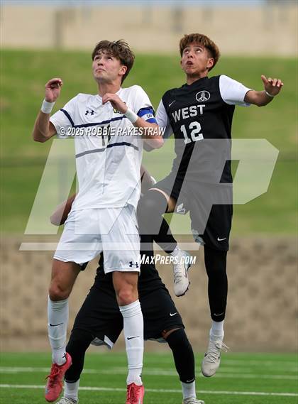 Thumbnail 2 in West Mesquite vs. Highland Park (UIL 5A D2 Regional Semifinal Playoff) photogallery.