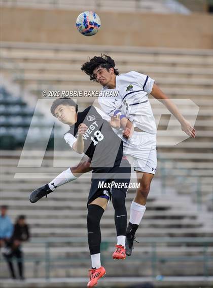 Thumbnail 3 in West Mesquite vs. Highland Park (UIL 5A D2 Regional Semifinal Playoff) photogallery.