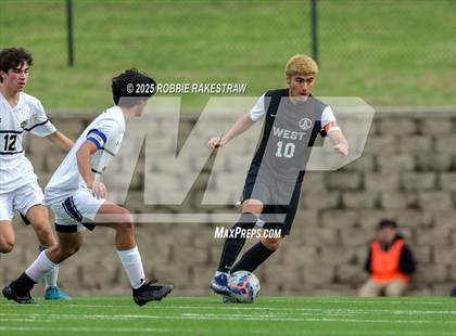 Thumbnail 1 in West Mesquite vs. Highland Park (UIL 5A D2 Regional Semifinal Playoff) photogallery.