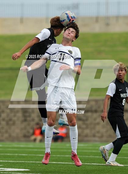 Thumbnail 1 in West Mesquite vs. Highland Park (UIL 5A D2 Regional Semifinal Playoff) photogallery.