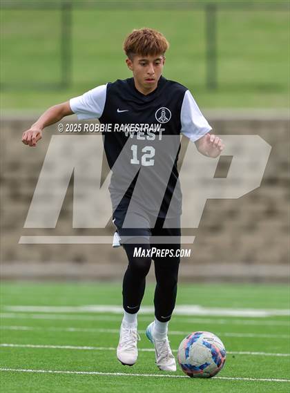 Thumbnail 2 in West Mesquite vs. Highland Park (UIL 5A D2 Regional Semifinal Playoff) photogallery.
