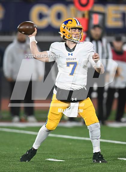 Thumbnail 1 in Grant vs. Pacifica (CIF State D2-AA Final) photogallery.