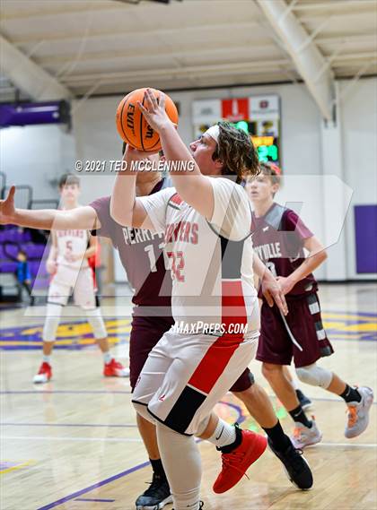 Thumbnail 2 in Glen Rose vs Perryville (Fountain Lake Christmas Classsic) photogallery.