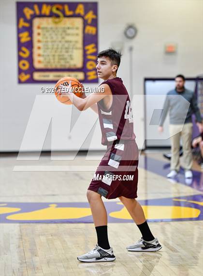 Thumbnail 3 in Glen Rose vs Perryville (Fountain Lake Christmas Classsic) photogallery.