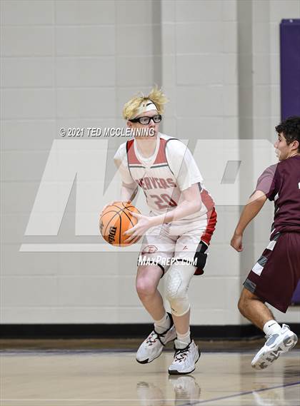Thumbnail 3 in Glen Rose vs Perryville (Fountain Lake Christmas Classsic) photogallery.