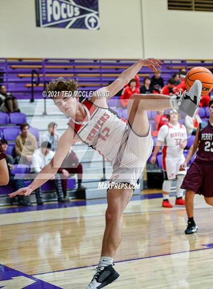 Thumbnail 2 in Glen Rose vs Perryville (Fountain Lake Christmas Classsic) photogallery.