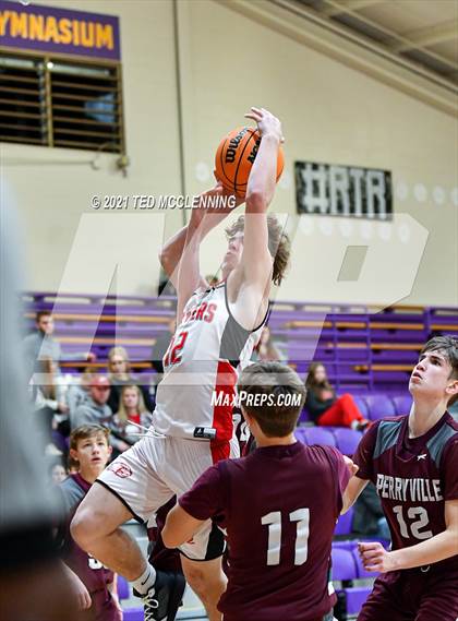 Thumbnail 2 in Glen Rose vs Perryville (Fountain Lake Christmas Classsic) photogallery.