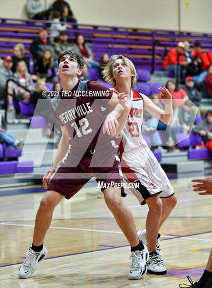 Thumbnail 3 in Glen Rose vs Perryville (Fountain Lake Christmas Classsic) photogallery.