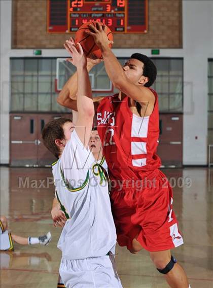 Thumbnail 2 in Roosevelt vs. St. George's - Vancouver, BC (MaxPreps Holiday Classic) photogallery.