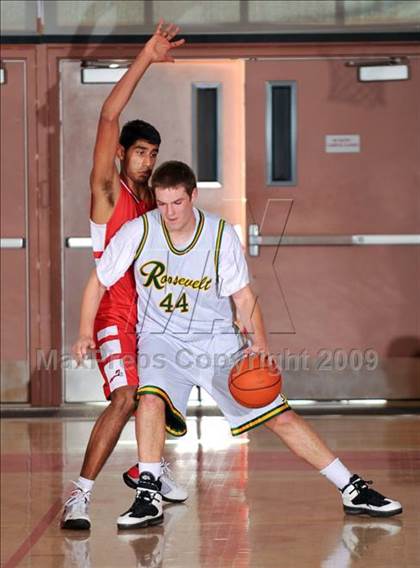 Thumbnail 2 in Roosevelt vs. St. George's - Vancouver, BC (MaxPreps Holiday Classic) photogallery.