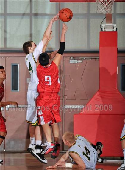 Thumbnail 3 in Roosevelt vs. St. George's - Vancouver, BC (MaxPreps Holiday Classic) photogallery.