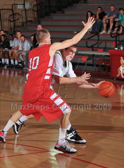 Thumbnail 3 in Roosevelt vs. St. George's - Vancouver, BC (MaxPreps Holiday Classic) photogallery.