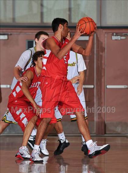 Thumbnail 3 in Roosevelt vs. St. George's - Vancouver, BC (MaxPreps Holiday Classic) photogallery.