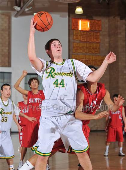 Thumbnail 3 in Roosevelt vs. St. George's - Vancouver, BC (MaxPreps Holiday Classic) photogallery.