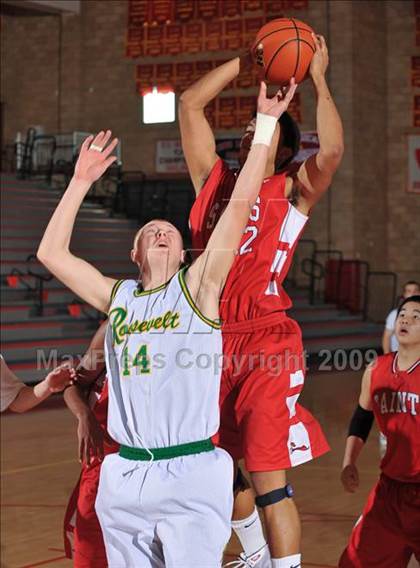 Thumbnail 1 in Roosevelt vs. St. George's - Vancouver, BC (MaxPreps Holiday Classic) photogallery.