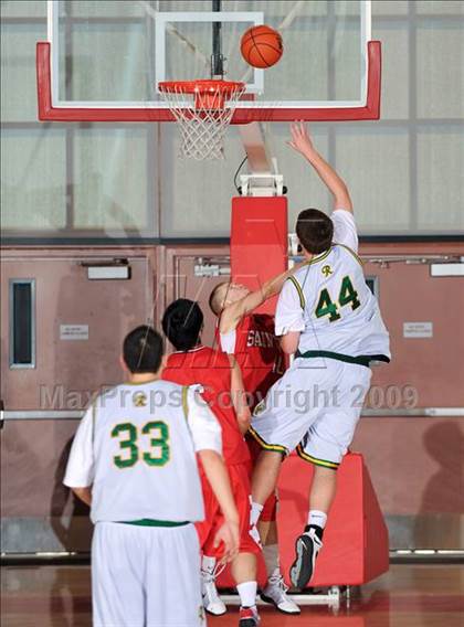Thumbnail 3 in Roosevelt vs. St. George's - Vancouver, BC (MaxPreps Holiday Classic) photogallery.