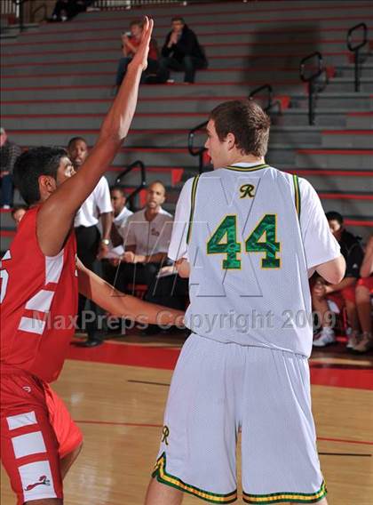 Thumbnail 3 in Roosevelt vs. St. George's - Vancouver, BC (MaxPreps Holiday Classic) photogallery.