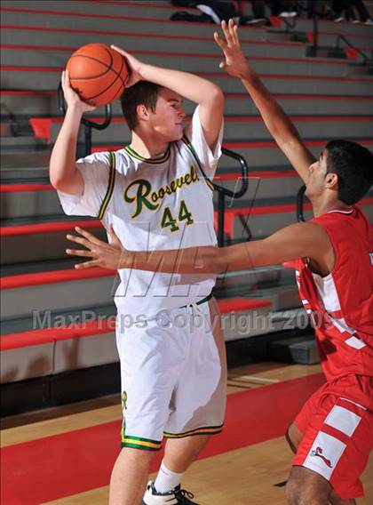 Thumbnail 1 in Roosevelt vs. St. George's - Vancouver, BC (MaxPreps Holiday Classic) photogallery.