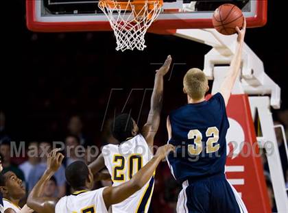 Thumbnail 2 in Bishop McGuinness vs. Weldon (NCHSAA 1A Final) photogallery.