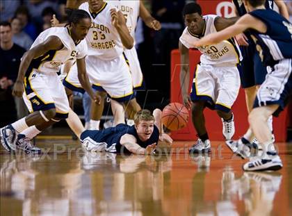 Thumbnail 2 in Bishop McGuinness vs. Weldon (NCHSAA 1A Final) photogallery.