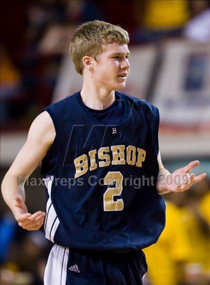 Thumbnail 2 in Bishop McGuinness vs. Weldon (NCHSAA 1A Final) photogallery.