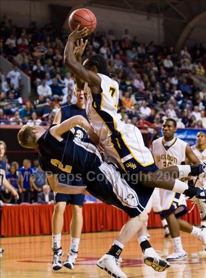 Thumbnail 2 in Bishop McGuinness vs. Weldon (NCHSAA 1A Final) photogallery.