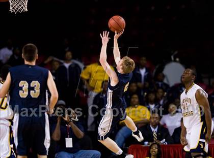 Thumbnail 2 in Bishop McGuinness vs. Weldon (NCHSAA 1A Final) photogallery.