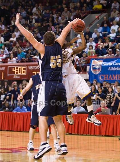 Thumbnail 2 in Bishop McGuinness vs. Weldon (NCHSAA 1A Final) photogallery.