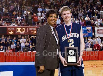 Thumbnail 2 in Bishop McGuinness vs. Weldon (NCHSAA 1A Final) photogallery.