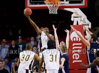 Thumbnail 3 in Bishop McGuinness vs. Weldon (NCHSAA 1A Final) photogallery.