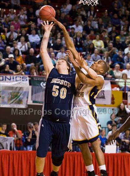 Thumbnail 2 in Bishop McGuinness vs. Weldon (NCHSAA 1A Final) photogallery.