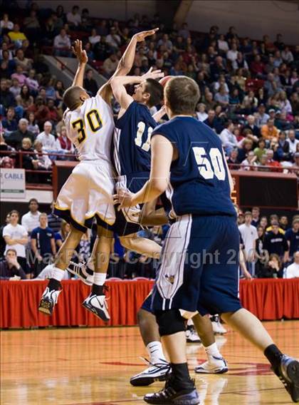 Thumbnail 3 in Bishop McGuinness vs. Weldon (NCHSAA 1A Final) photogallery.